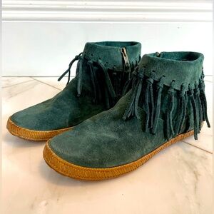 Ugg Australia green suede leather fringe moccasin flat ankle booties size 7 EUC